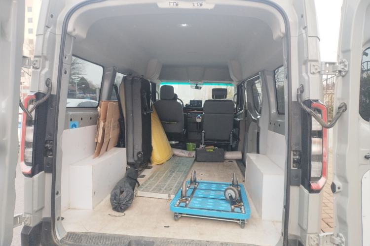 Used Farizon Super VAN 2025 Yucheng Action-Pak, Short-Axle 68kWh ZhiXin, 5-seater Trunk