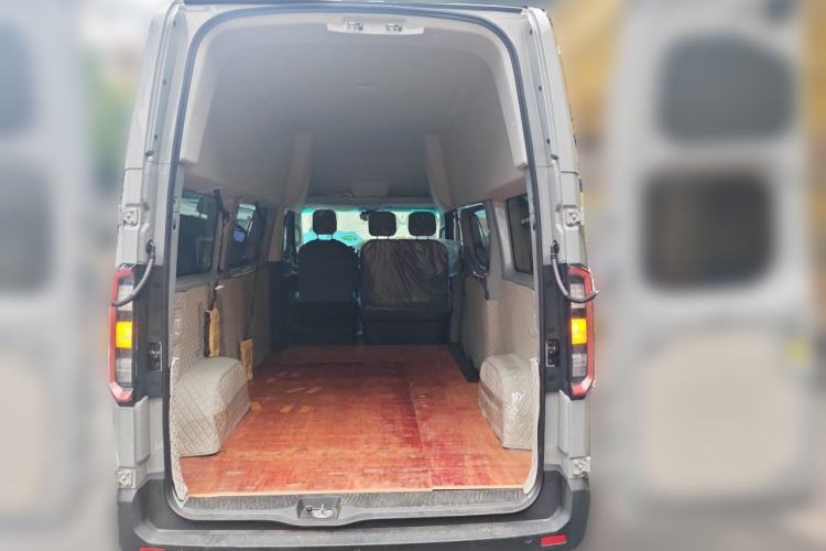 Used Farizon Super VAN 2025 Yucheng Action-Pak, Mid-Axle High-Roof 68kWh ZhiXin, 7-seater Trunk