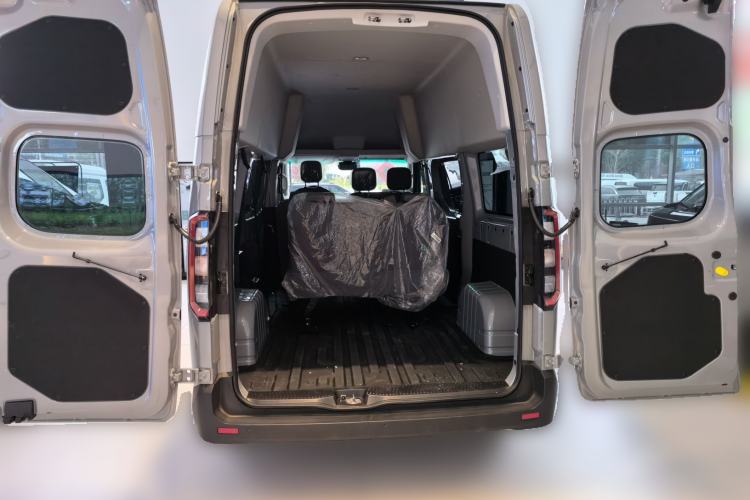 Used Farizon Super VAN 2025 Zhifu Edition, Mid-axle Low-roof 68kWh ZhiXin Trunk