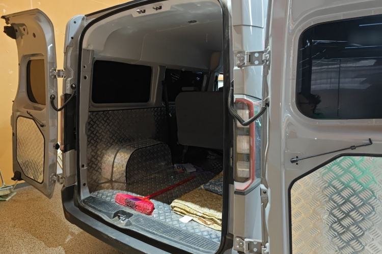 Used Farizon Super VAN 2025 Yucheng Action-Pak, Short-Axle 68kWh ZhiXin, 5-seater Trunk