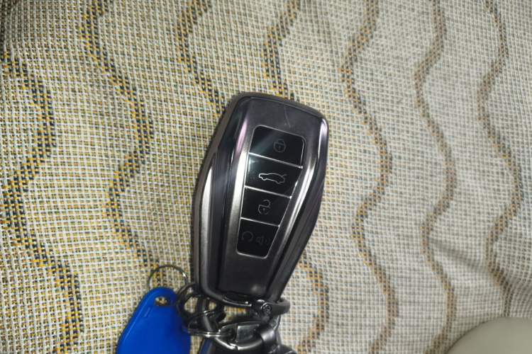 Used Farizon Super VAN 2025 Yucheng Action-Pak, Mid-Axle Mid-Roof 68kWh ZhiXin, 7-seater Vehicle Key