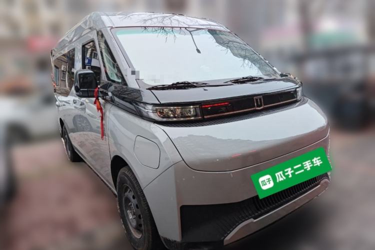 Used Farizon Super VAN 2025 Yucheng Action-Pak, Short-Axle 68kWh ZhiXin, 5-seater Front Right 45 Deg
