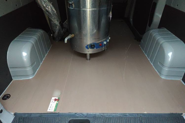 Used Farizon Super VAN 2025 Yucheng Action-Pak, Short-Axle 68kWh ZhiXin, 5-seater Trunk