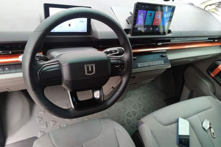 Used Farizon Super VAN 2025 Yucheng Edition, Action-Pak 68kWh Audio And AC Panel