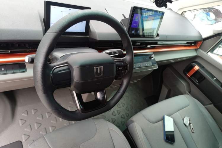 Used Farizon Super VAN 2025 Yucheng Edition, Action-Pak 68kWh Center Console