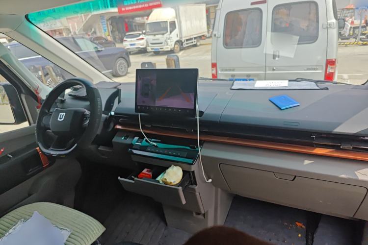 Used Farizon Super VAN 2025 Jingcheng Edition, Action-Pak Mid-Roof 51kWh Center Console