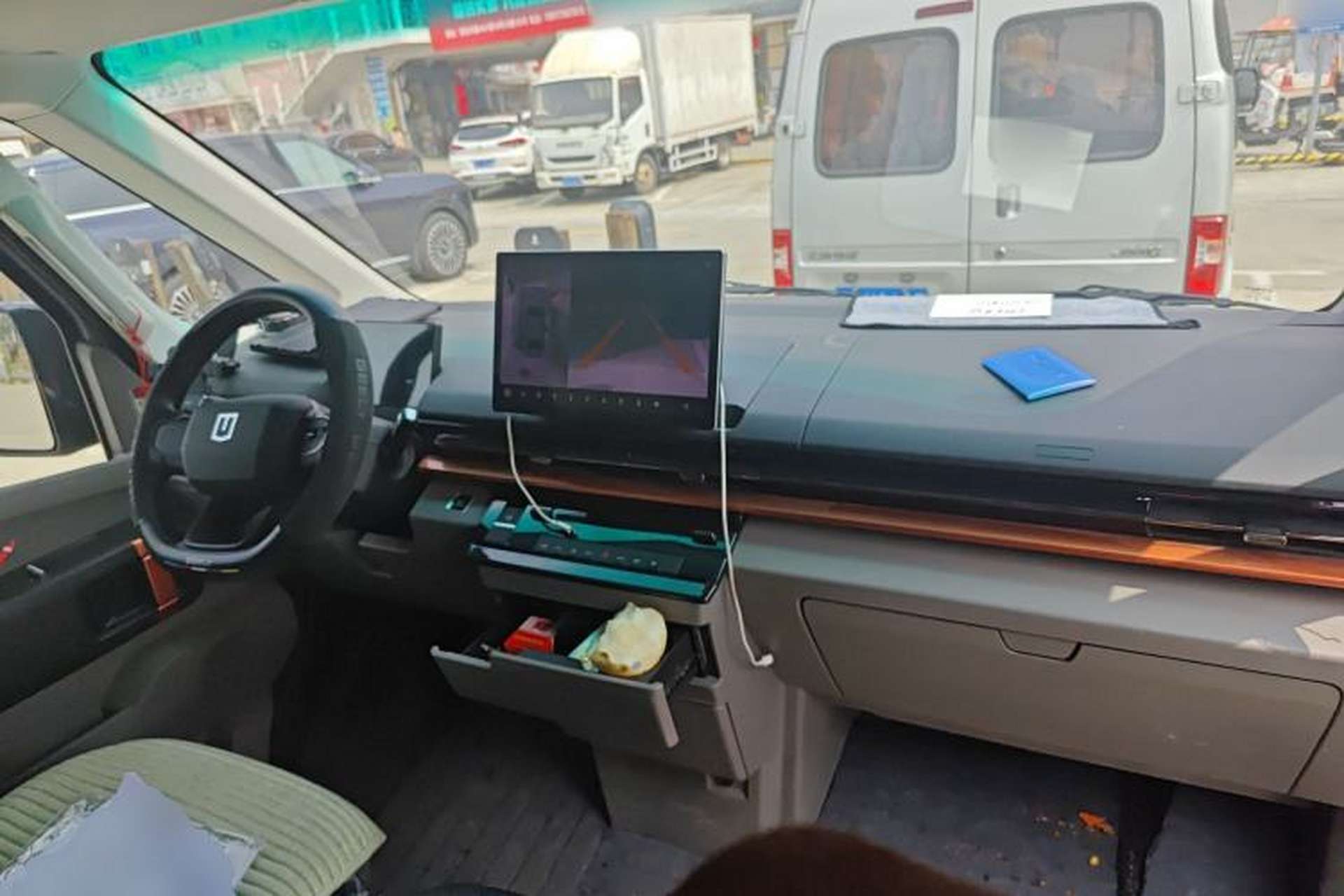 Used Farizon Super VAN 2025 Jingcheng Edition, Action-Pak Mid-Roof 51kWh Center Console