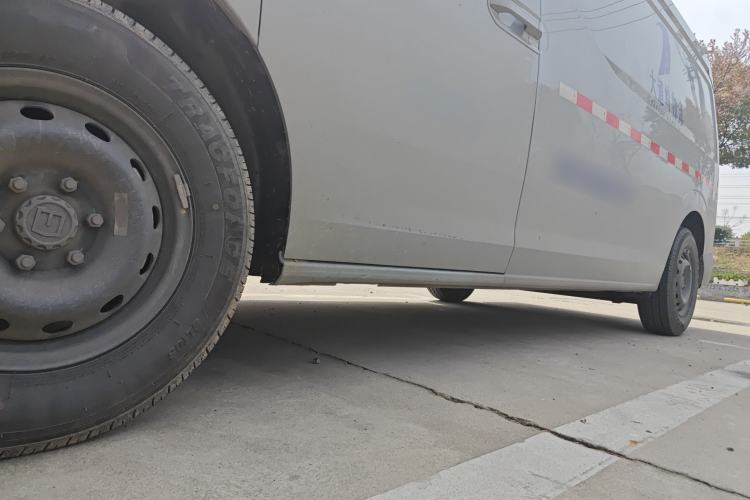 Used Farizon Super VAN 2025 Jingcheng Edition, Action-Pak Mid-Roof 51kWh Chassis Front Left