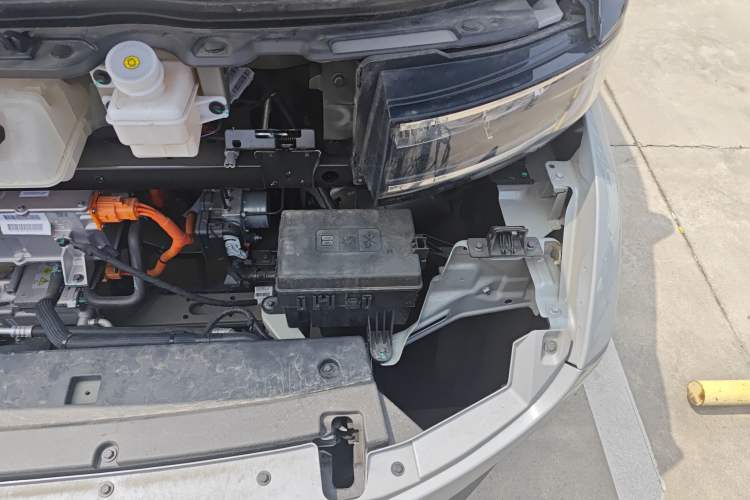 Used Farizon Super VAN 2025 Jingcheng Edition, Action-Pak Mid-Roof 51kWh Engine Bay Left