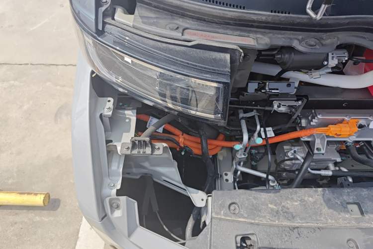 Used Farizon Super VAN 2025 Jingcheng Edition, Action-Pak Mid-Roof 51kWh Engine Bay Right