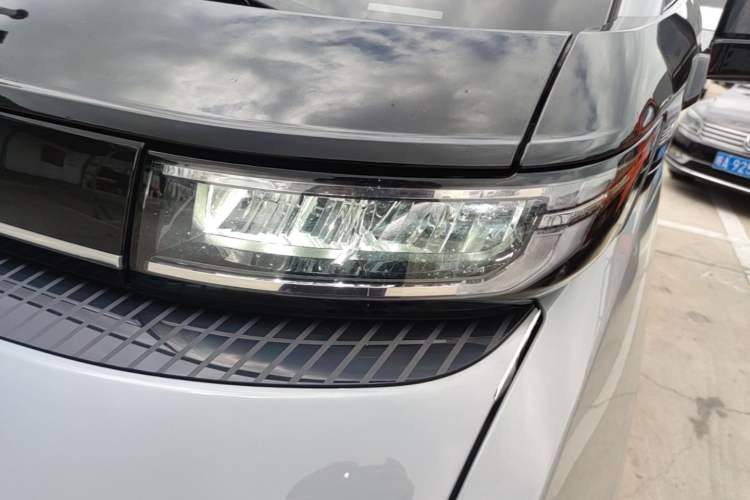 Used Farizon Super VAN 2025 Yucheng Edition, Action-Pak 68kWh Left Front Headlight