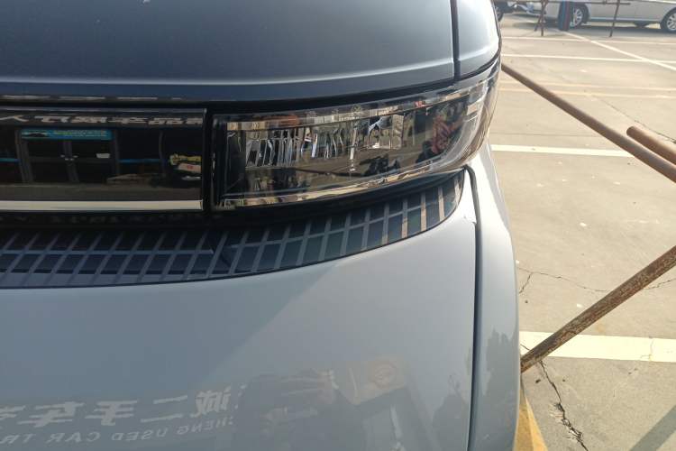 Used Farizon Super VAN 2025 Yucheng Action-Pak, Short-Axle 68kWh ZhiXin, 5-seater Left Front Headlight