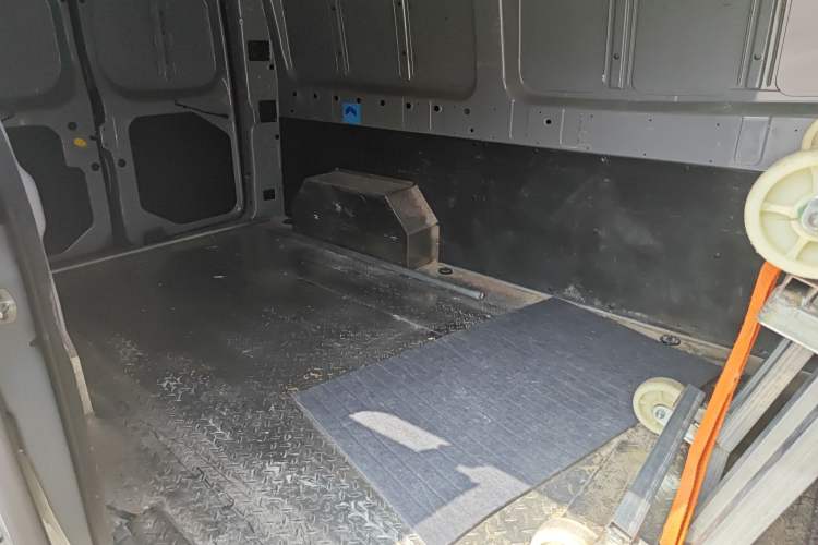 Used Farizon Super VAN 2025 Jingcheng Edition, Action-Pak Mid-Roof 51kWh Left Rear Seat