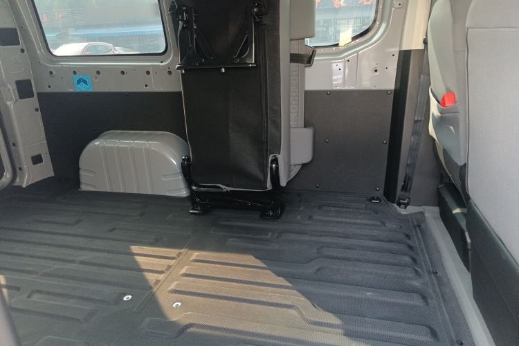 Used Farizon Super VAN 2025 Yucheng Action-Pak, Short-Axle 68kWh ZhiXin, 5-seater Left Rear Seat