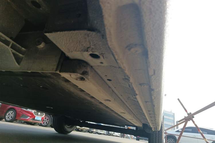 Used Farizon Super VAN 2025 Yucheng Action-Pak, Short-Axle 68kWh ZhiXin, 5-seater Left Side Sill