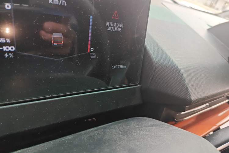 Used Farizon Super VAN 2025 Jingcheng Edition, Action-Pak Mid-Roof 51kWh Odometer Close Up