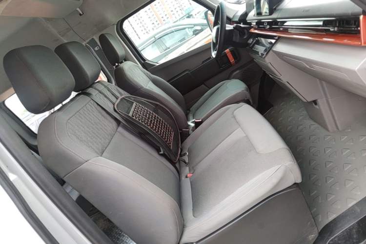 Used Farizon Super VAN 2025 Yucheng Edition, Action-Pak 68kWh Right Front Seat