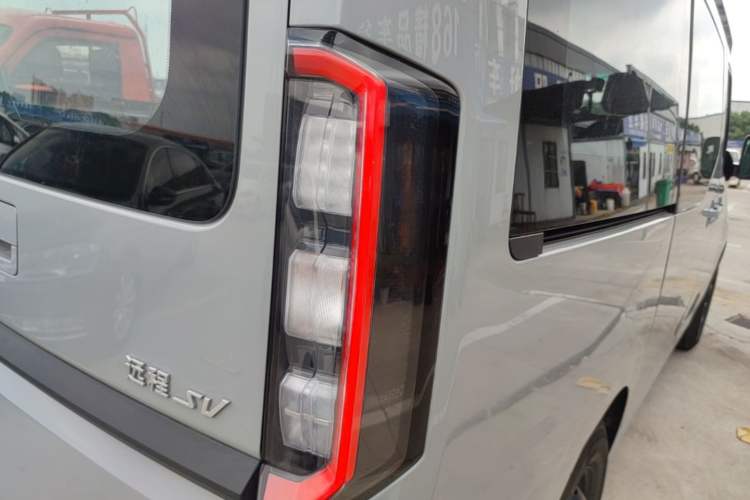 Used Farizon Super VAN 2025 Yucheng Edition, Action-Pak 68kWh Right Rear Taillight