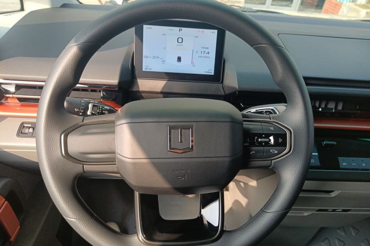 Used Farizon Super VAN 2025 Yucheng Action-Pak, Short-Axle 68kWh ZhiXin, 5-seater Steering Wheel