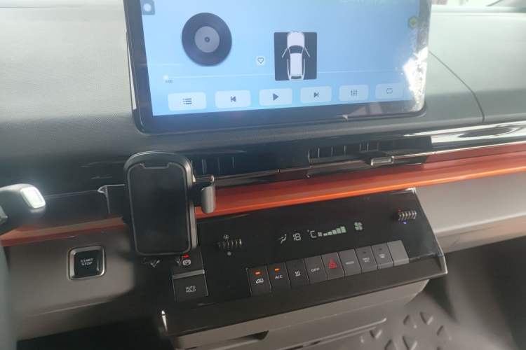 Used Farizon Super VAN 2025 Model, Zhifu Edition, Mid-axle Medium-roof, 83 kWh Audio And AC Panel