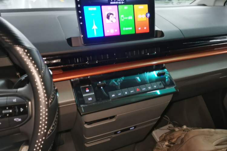Used Farizon Super VAN 2025 Model, Zhifu Edition, Mid-axle Medium-roof, 68 kWh, CATL Audio And AC Panel