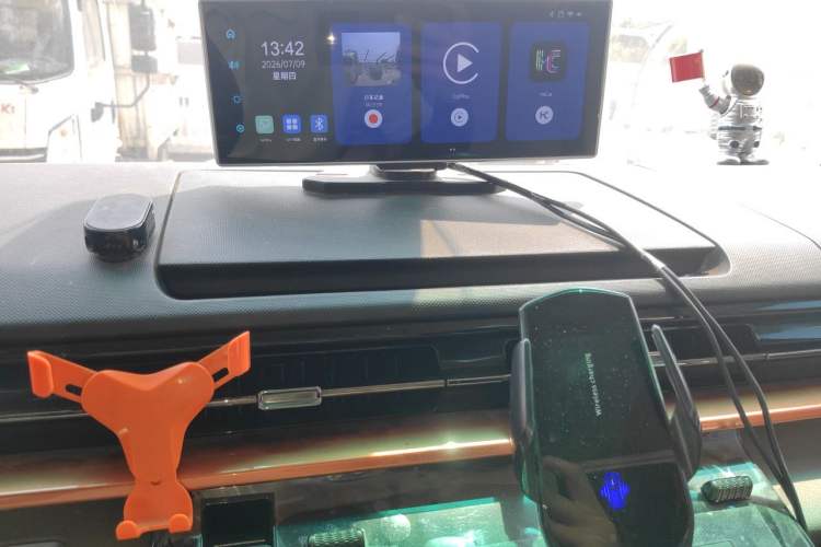 Used Farizon Super VAN 2025 Yucheng Action-Pak, Mid-Axle High-Roof 68kWh ZhiXin, 7-seater Audio And AC Panel