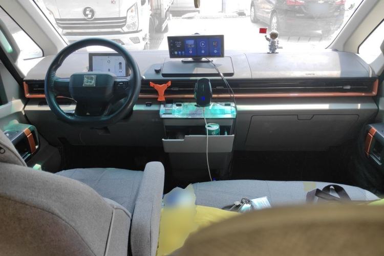 Used Farizon Super VAN 2025 Yucheng Action-Pak, Mid-Axle High-Roof 68kWh ZhiXin, 7-seater Center Console