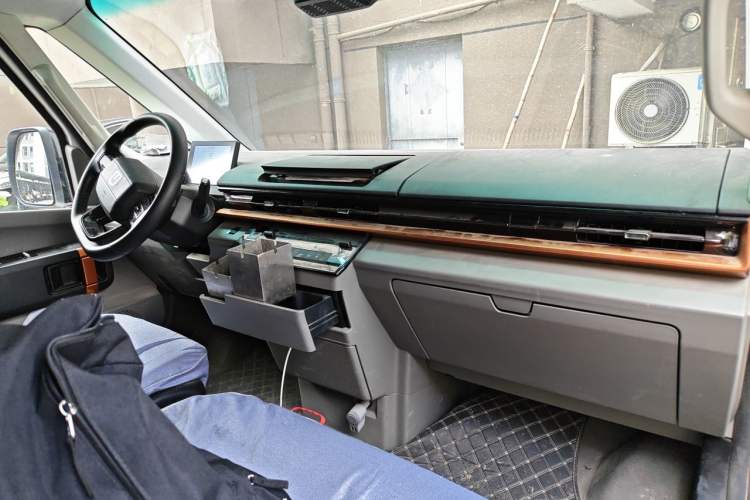 Used Farizon Super VAN 2025 Model, Chuangfu Edition, Mid-axle Medium-roof, Zhixin 68 kWh Center Console