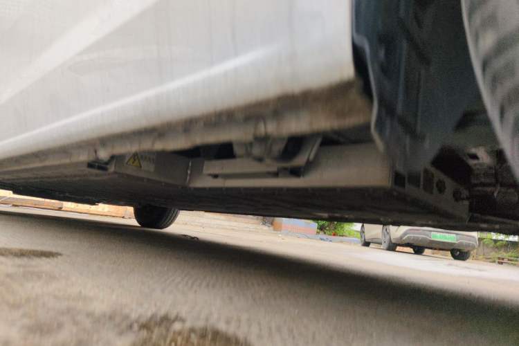 Used Farizon Super VAN 2025 Model, Zhifu Edition, Mid-axle Medium-roof, 68 kWh, CATL Chassis Rear Left