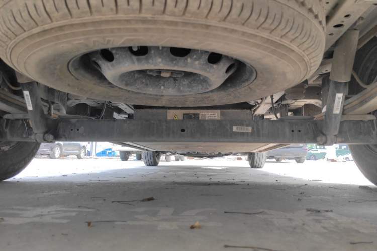 Used Farizon Super VAN 2025 Yucheng Action-Pak, Mid-Axle High-Roof 68kWh ZhiXin, 7-seater Chassis Rear