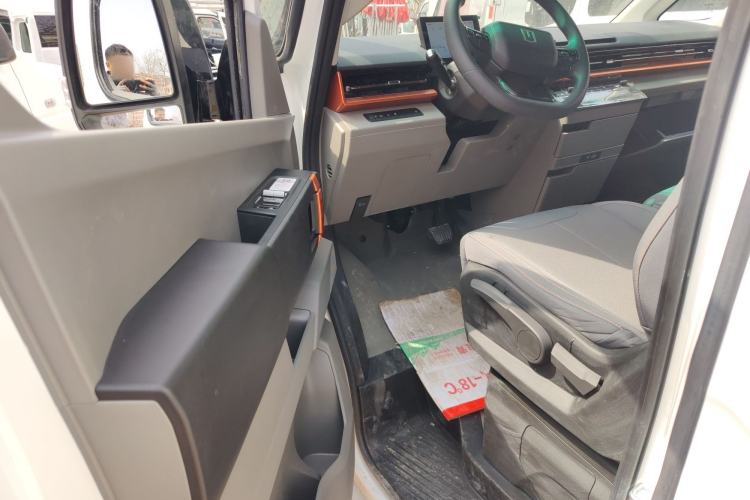 Used Farizon Super VAN 2025 Model Wealth Creation Version—Long Wheelbase High Roof 106kWh Driver Seat