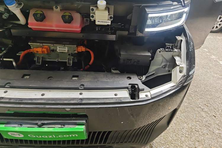 Used Farizon Super VAN 2025 Model, Zhifu Edition, Mid-axle High-roof, 68 kWh, Zhixin Engine Bay Left