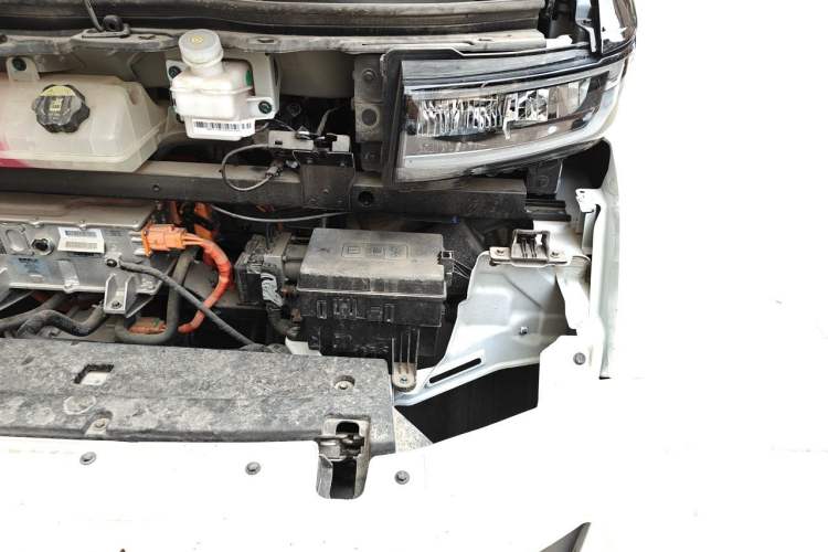 Used Farizon Super VAN 2025 Zhifu Edition, Action-Pak 51kWh Engine Bay Left