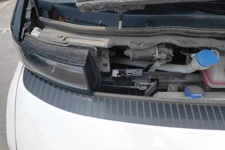 Used Farizon Super VAN 2025 Yucheng Action-Pak, Mid-Axle High-Roof 68kWh ZhiXin, 7-seater Engine Bay Right