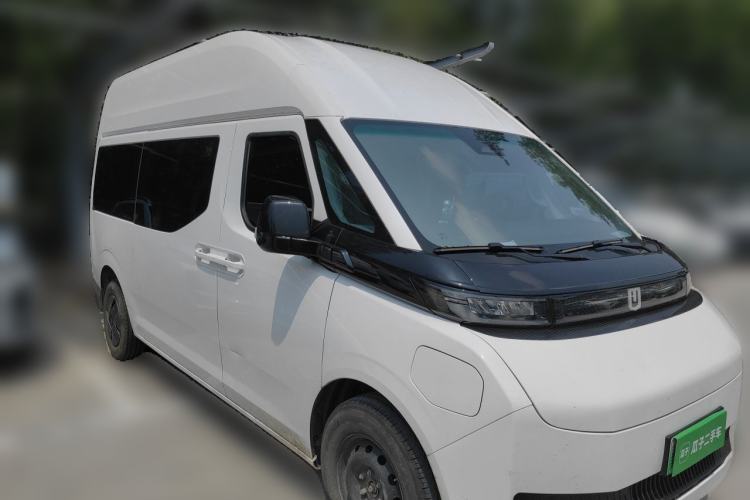Used Farizon Super VAN 2025 Yucheng Action-Pak, Mid-Axle High-Roof 68kWh ZhiXin, 7-seater Front Right 45 Deg