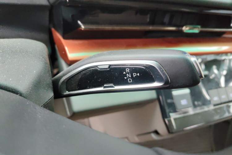 Used Farizon Super VAN 2025 Model, Zhifu Edition, Mid-axle Medium-roof, 68 kWh, CATL Gear Lever