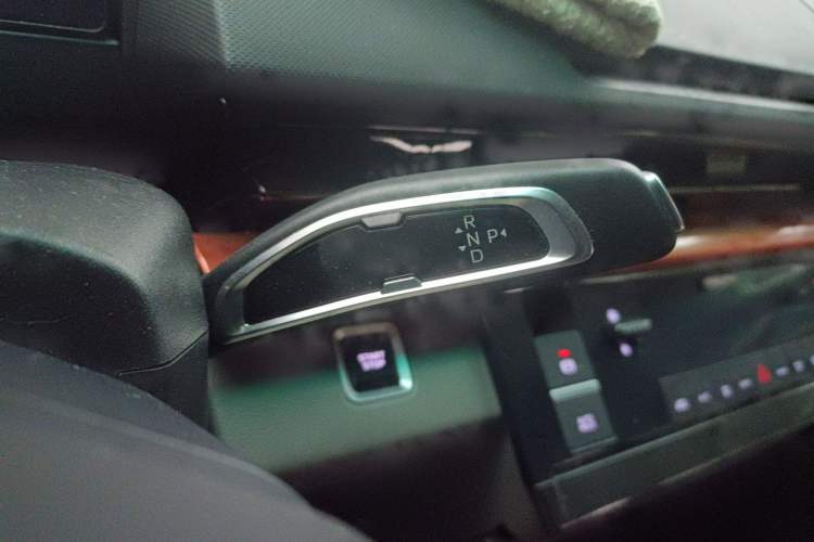 Used Farizon Super VAN 2025 Model, Zhifu Edition, Mid-axle High-roof, 83 kWh Gear Lever