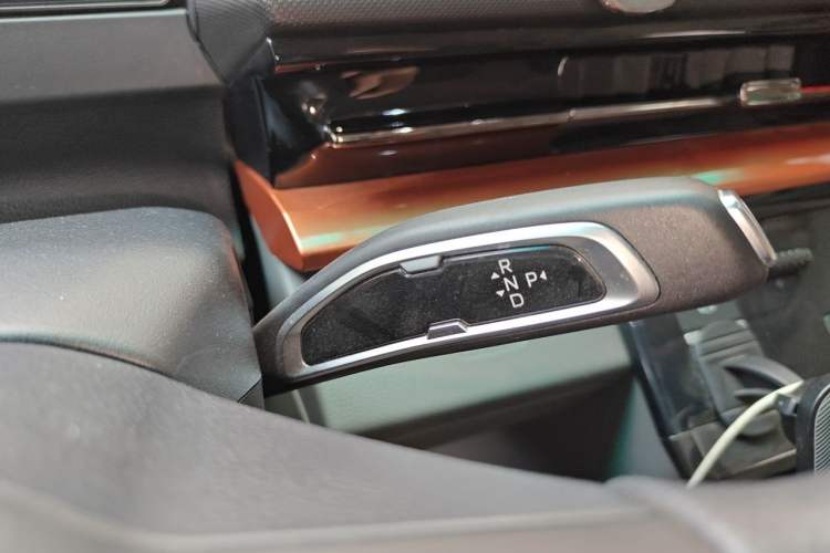 Used Farizon Super VAN 2025 Zhifu Edition, Action-Pak 51kWh Gear Lever