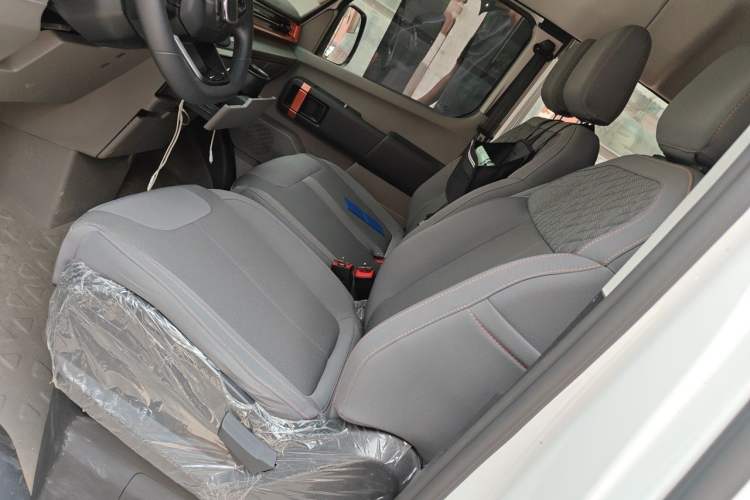 Used Farizon Super VAN 2025 Zhifu Edition, Action-Pak 51kWh Left Front Seat