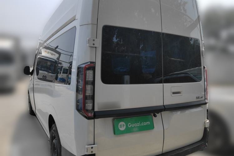 Used Farizon Super VAN 2025 Yucheng Action-Pak, Mid-Axle High-Roof 68kWh ZhiXin, 7-seater Rear Left 45 Deg