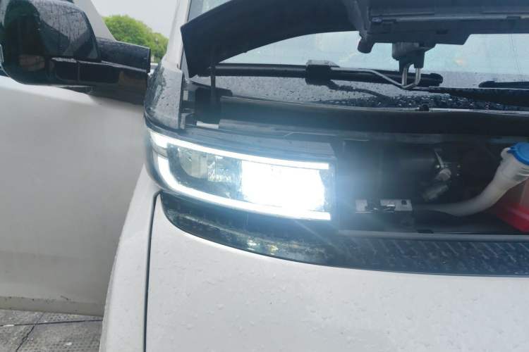 Used Farizon Super VAN 2025 Model, Zhifu Edition, Mid-axle Medium-roof, 68 kWh, CATL Right Front Headlight