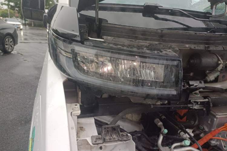 Used Farizon Super VAN 2025 Model, Zhifu Edition, Mid-axle High-roof, 83 kWh Right Front Headlight