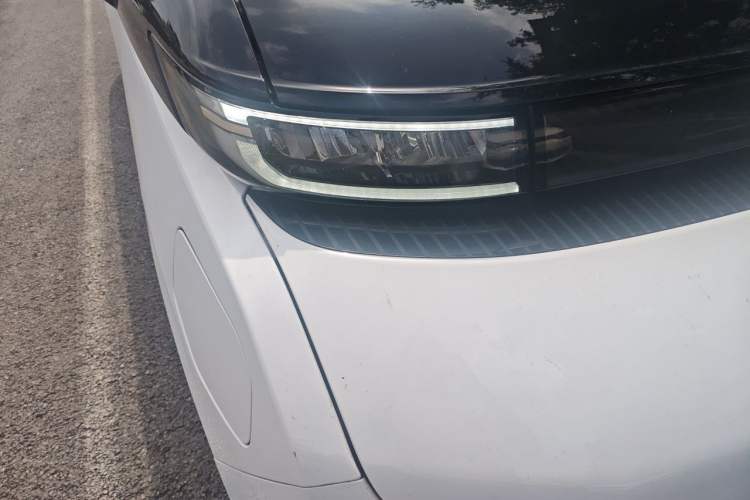 Used Farizon Super VAN 2025 Model, Zhifu Edition, Mid-axle Medium-roof, 83 kWh Right Front Headlight