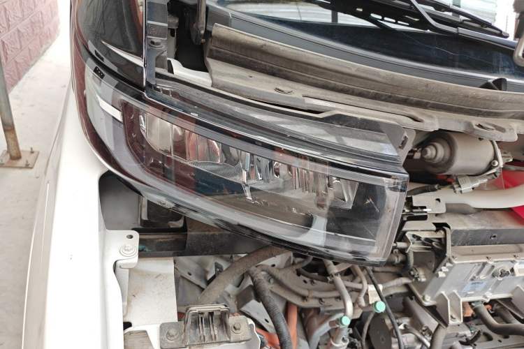 Used Farizon Super VAN 2025 Zhifu Edition, Action-Pak 51kWh Right Front Headlight