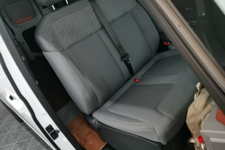 Used Farizon Super VAN 2025 Model, Zhifu Edition, Mid-axle Medium-roof, 68 kWh, CATL Right Front Seat