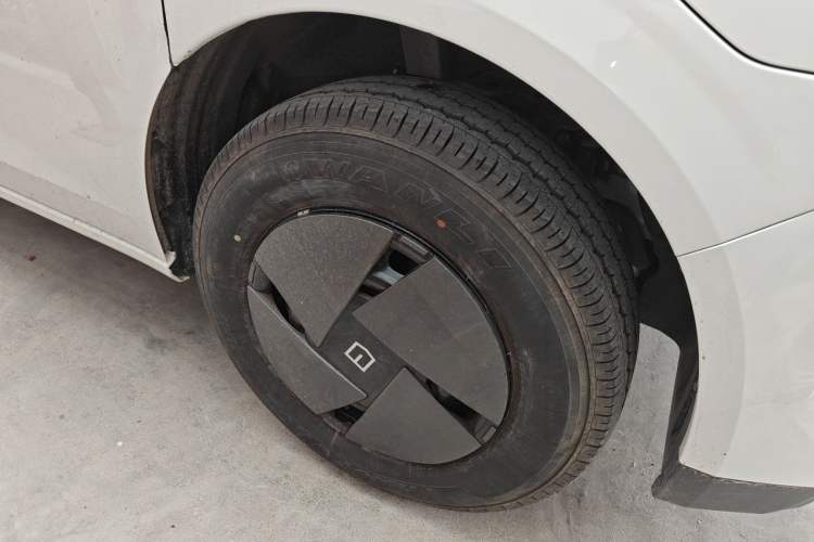 Used Farizon Super VAN 2025 Zhifu Edition, Action-Pak 51kWh Right Front Wheel Hub
