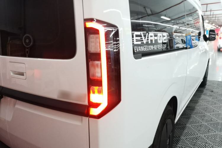 Used Farizon Super VAN 2025 Model, Zhifu Edition, Mid-axle Medium-roof, 68 kWh, CATL Right Rear Taillight