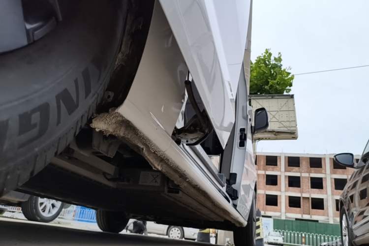 Used Farizon Super VAN 2025 Model, Zhifu Edition, Mid-axle High-roof, 83 kWh Right Side Sill