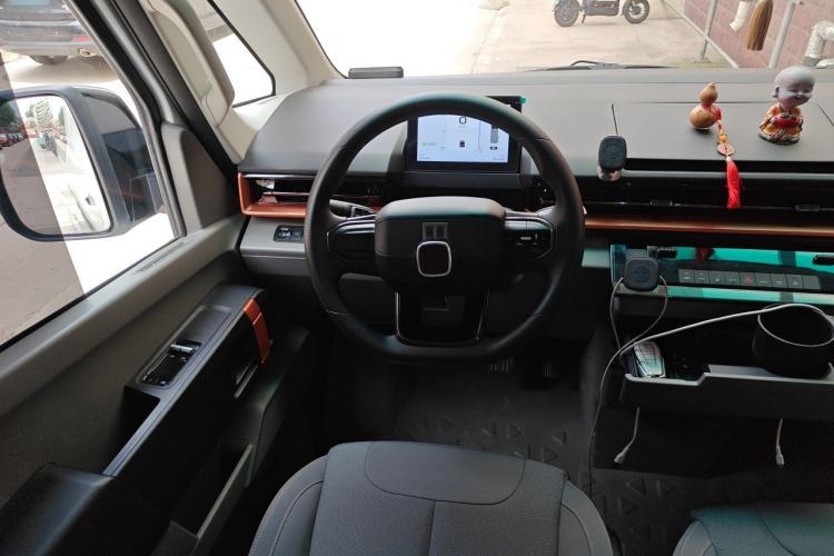 Used Farizon Super VAN 2025 Zhifu Edition, Action-Pak 51kWh Steering Wheel