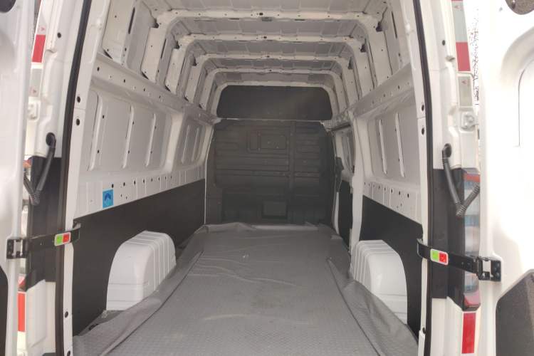 Used Farizon Super VAN 2025 Model Wealth Creation Version—Long Wheelbase High Roof 106kWh Trunk